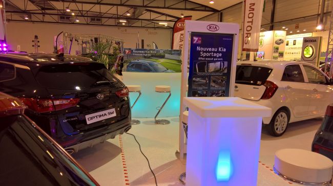 Location de mobiliers lumineux pour décoration de stand en Normandie